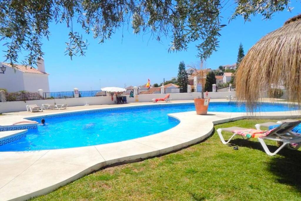 Beautiful 3 Bedroom Townhouse In Urb. Tropicana, Nerja Kültér fotó