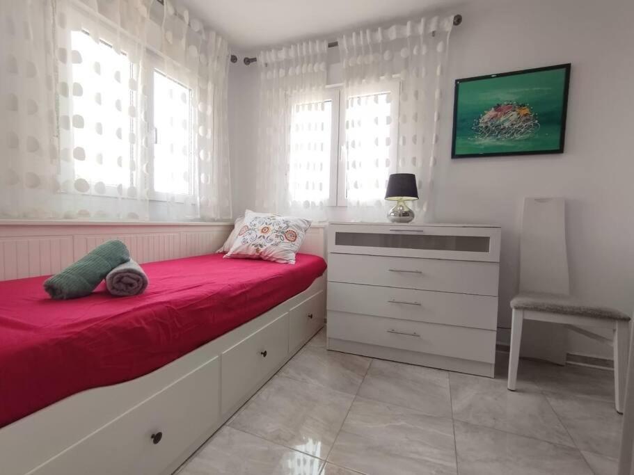 Beautiful 3 Bedroom Townhouse In Urb. Tropicana, Nerja Kültér fotó