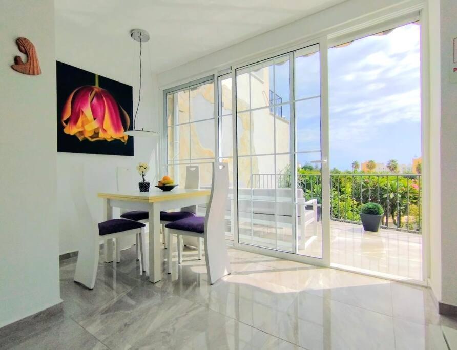 Beautiful 3 Bedroom Townhouse In Urb. Tropicana, Nerja Kültér fotó