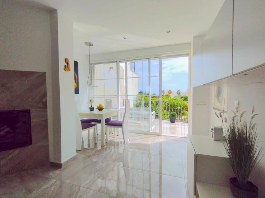 Beautiful 3 Bedroom Townhouse In Urb. Tropicana, Nerja Kültér fotó