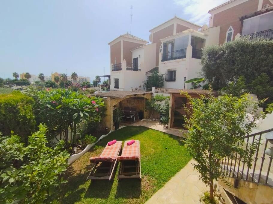 Beautiful 3 Bedroom Townhouse In Urb. Tropicana, Nerja Kültér fotó