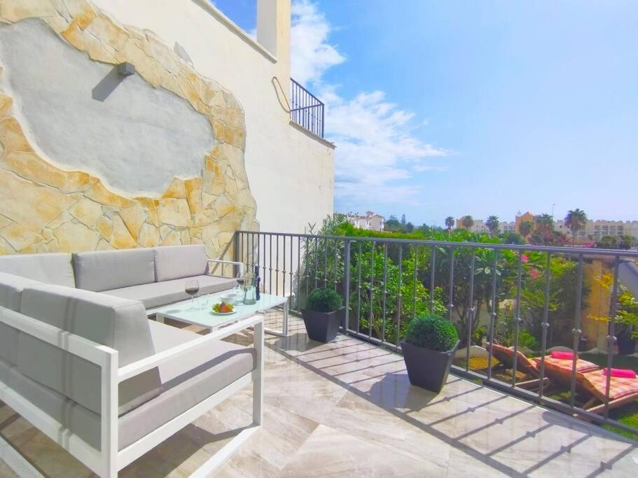 Beautiful 3 Bedroom Townhouse In Urb. Tropicana, Nerja Kültér fotó